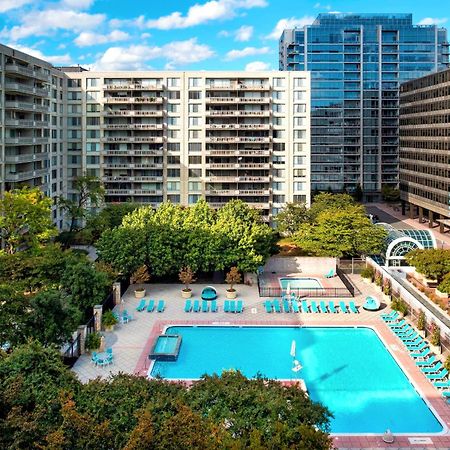 Beautiful 2Br Apartment At Crystal City With Gym Arlington Buitenkant foto