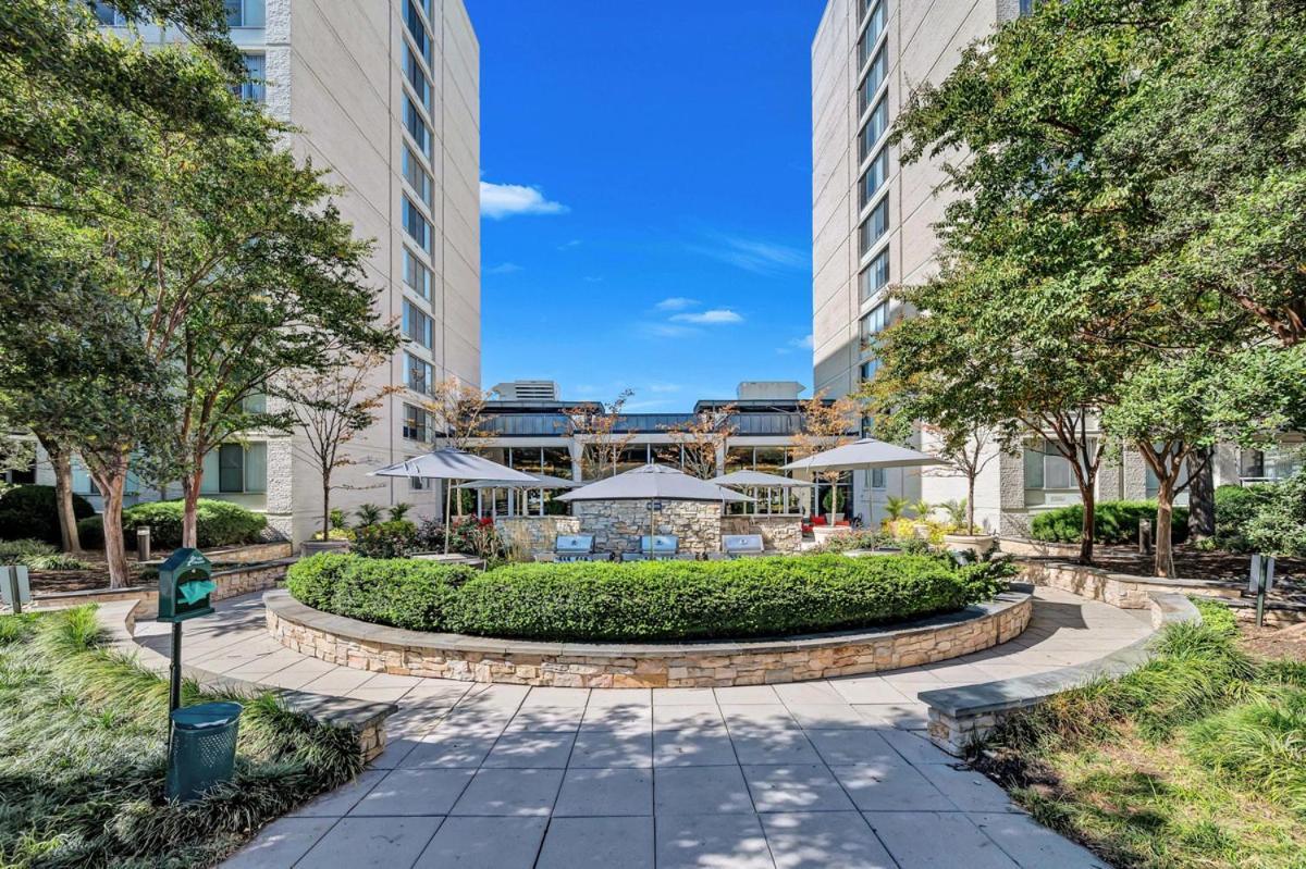 Beautiful 2Br Apartment At Crystal City With Gym Arlington Buitenkant foto