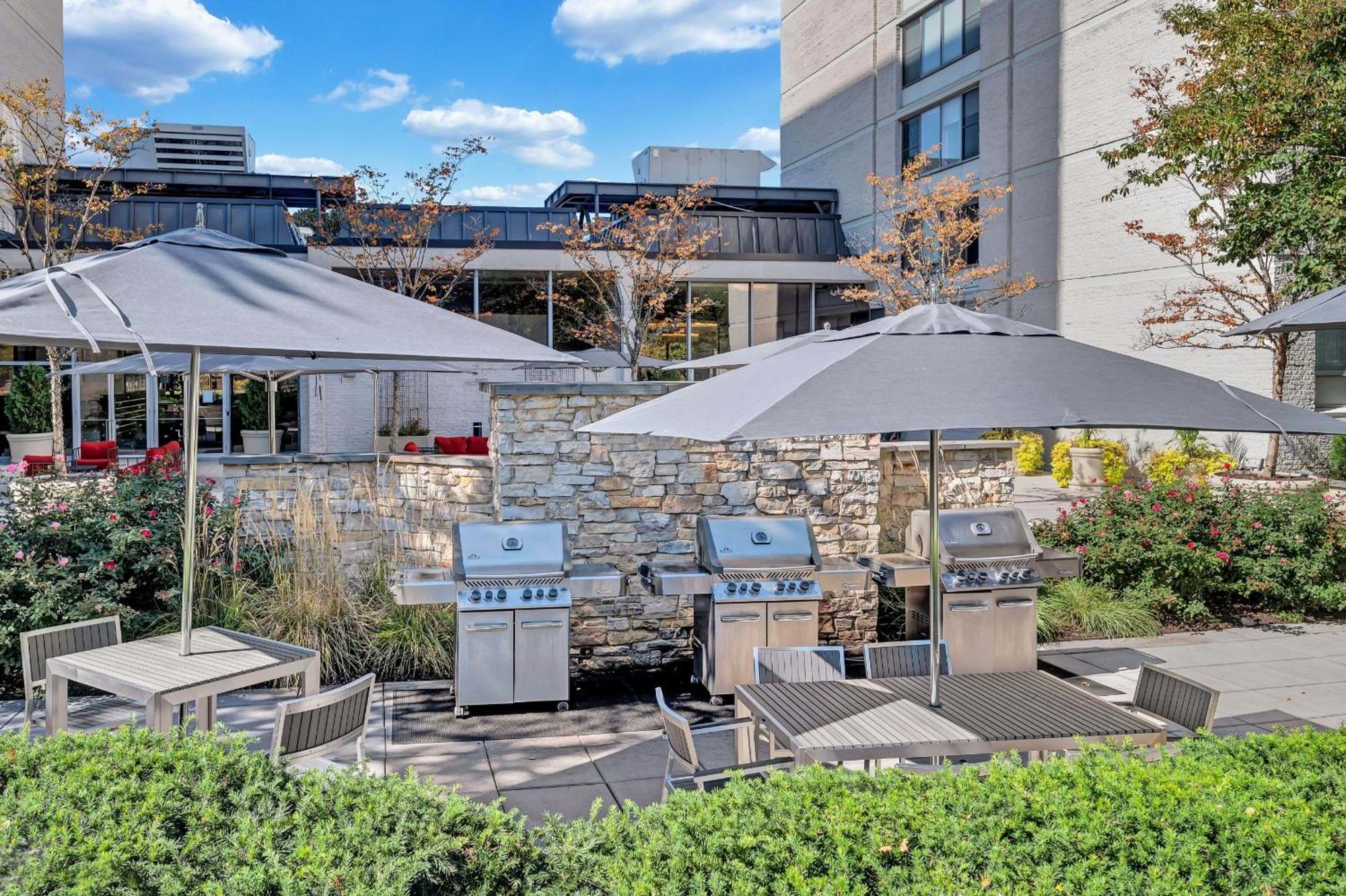 Beautiful 2Br Apartment At Crystal City With Gym Arlington Buitenkant foto