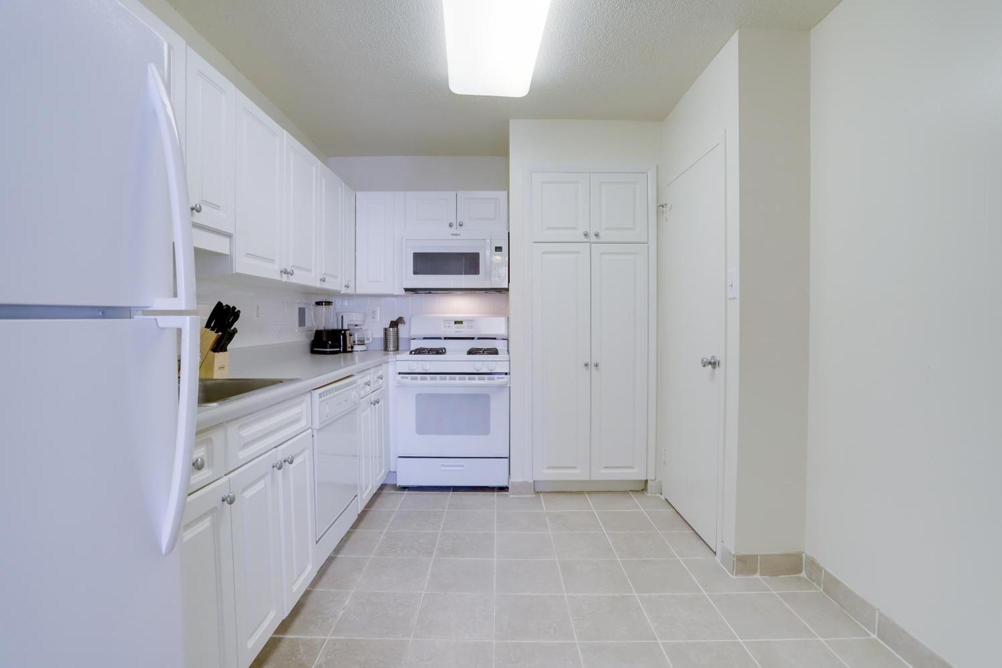 Beautiful 2Br Apartment At Crystal City With Gym Arlington Buitenkant foto