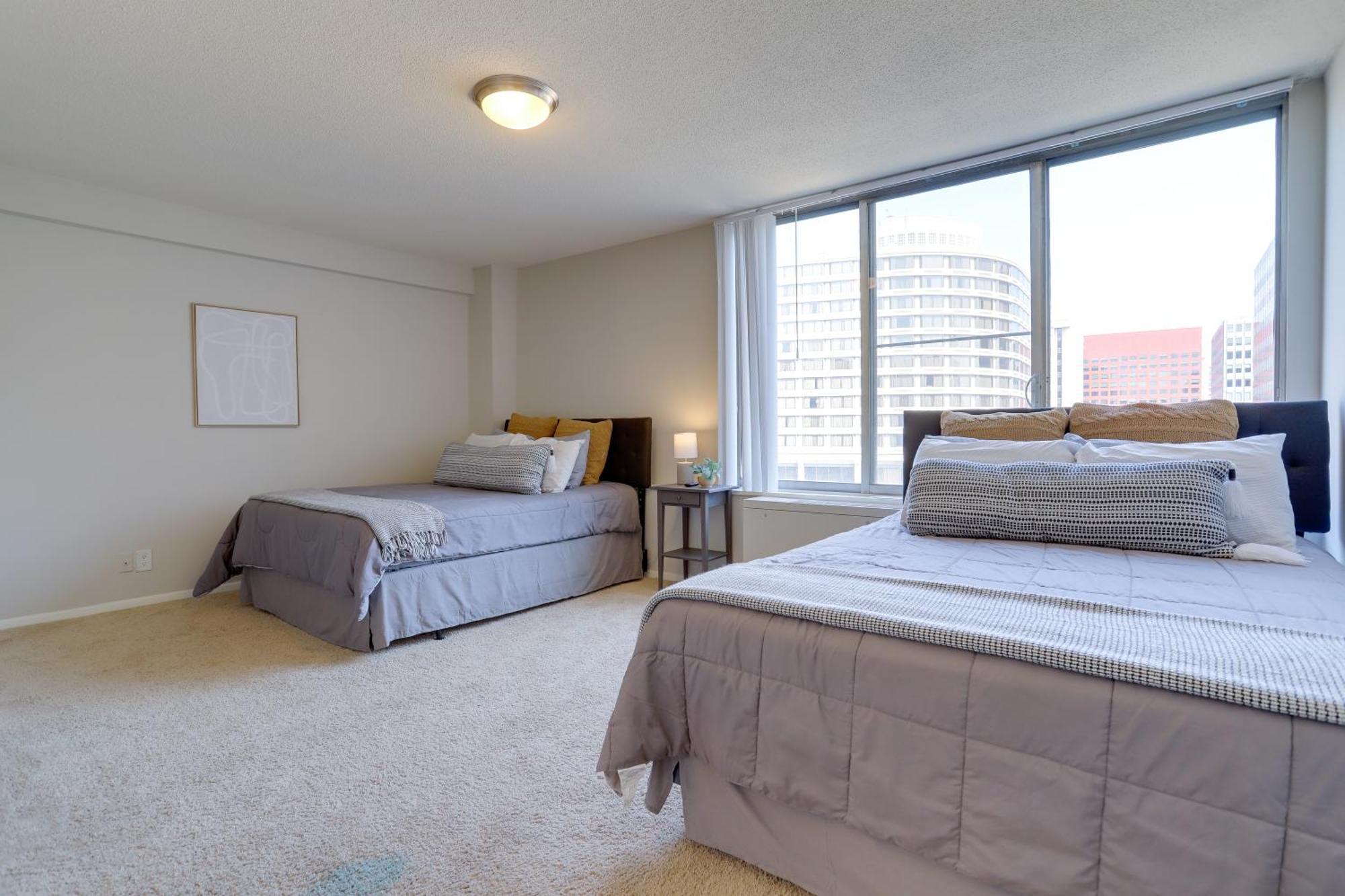 Beautiful 2Br Apartment At Crystal City With Gym Arlington Buitenkant foto