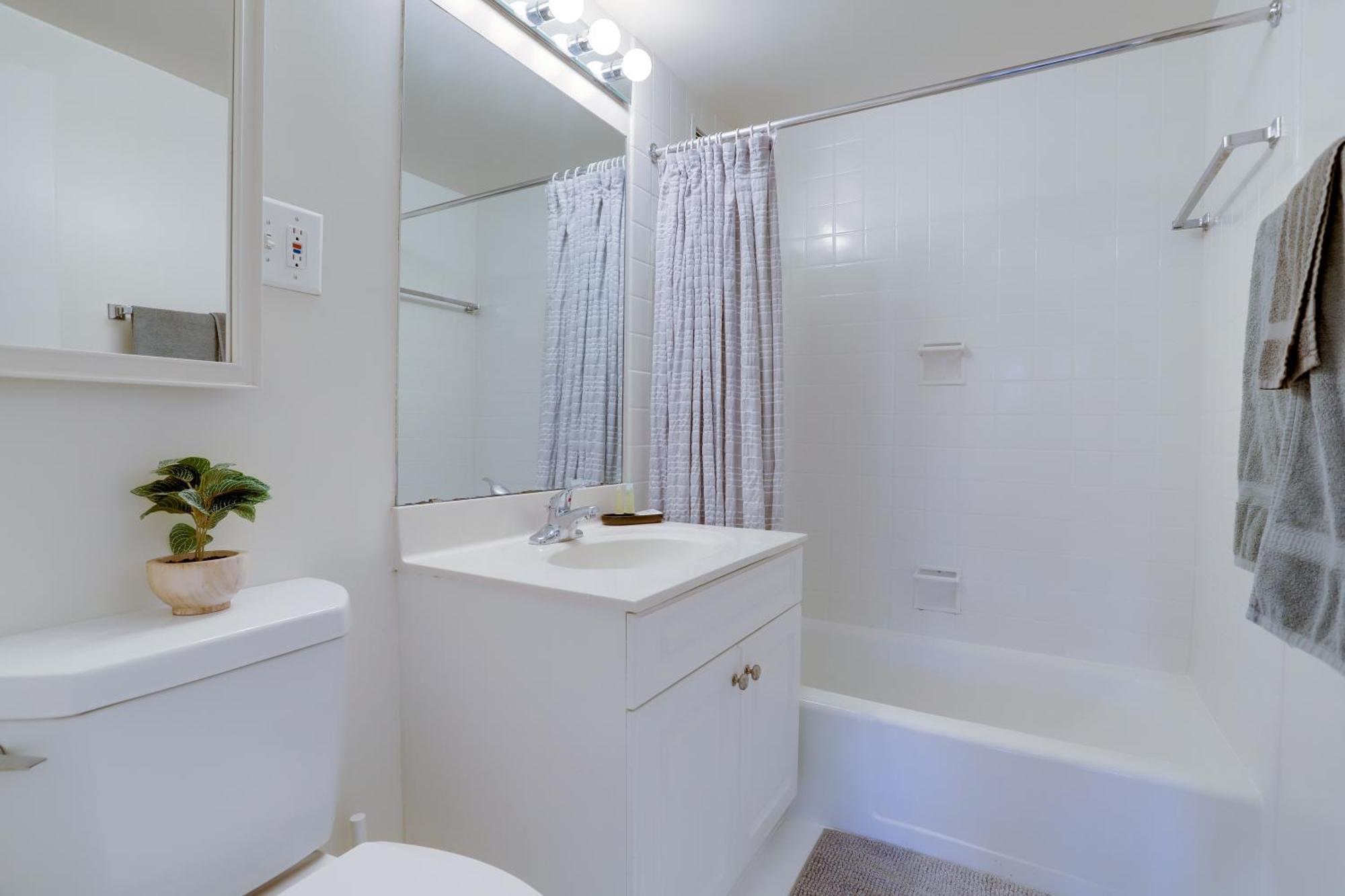Beautiful 2Br Apartment At Crystal City With Gym Arlington Buitenkant foto
