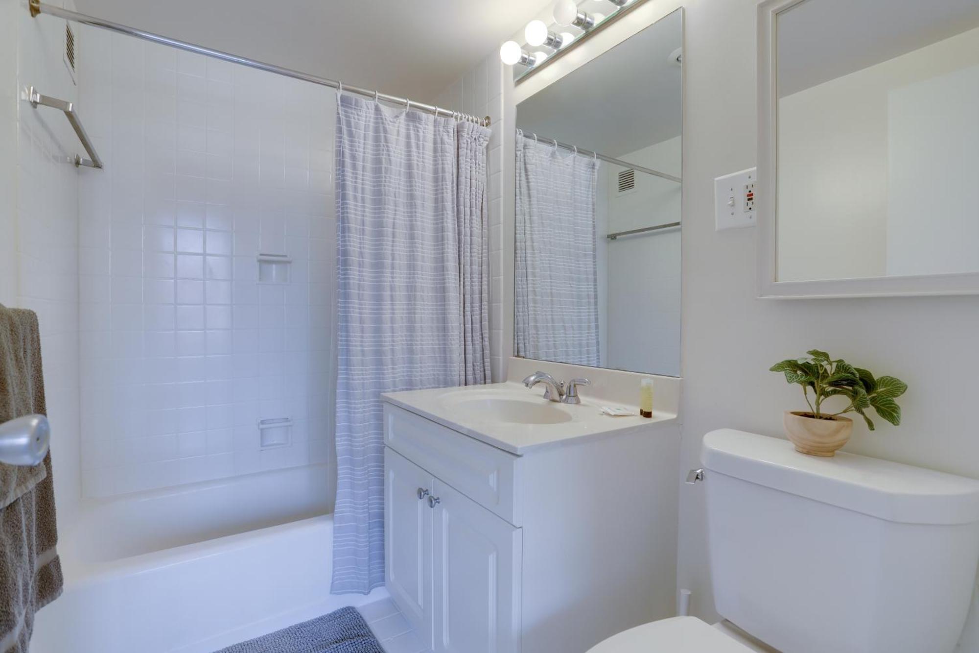 Beautiful 2Br Apartment At Crystal City With Gym Arlington Buitenkant foto