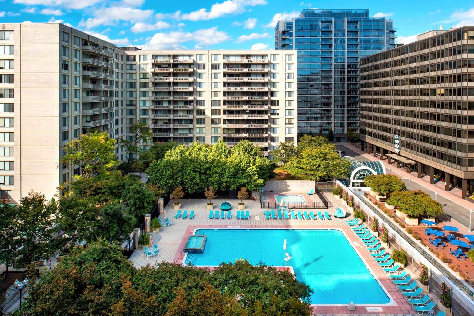 Beautiful 2Br Apartment At Crystal City With Gym Arlington Buitenkant foto